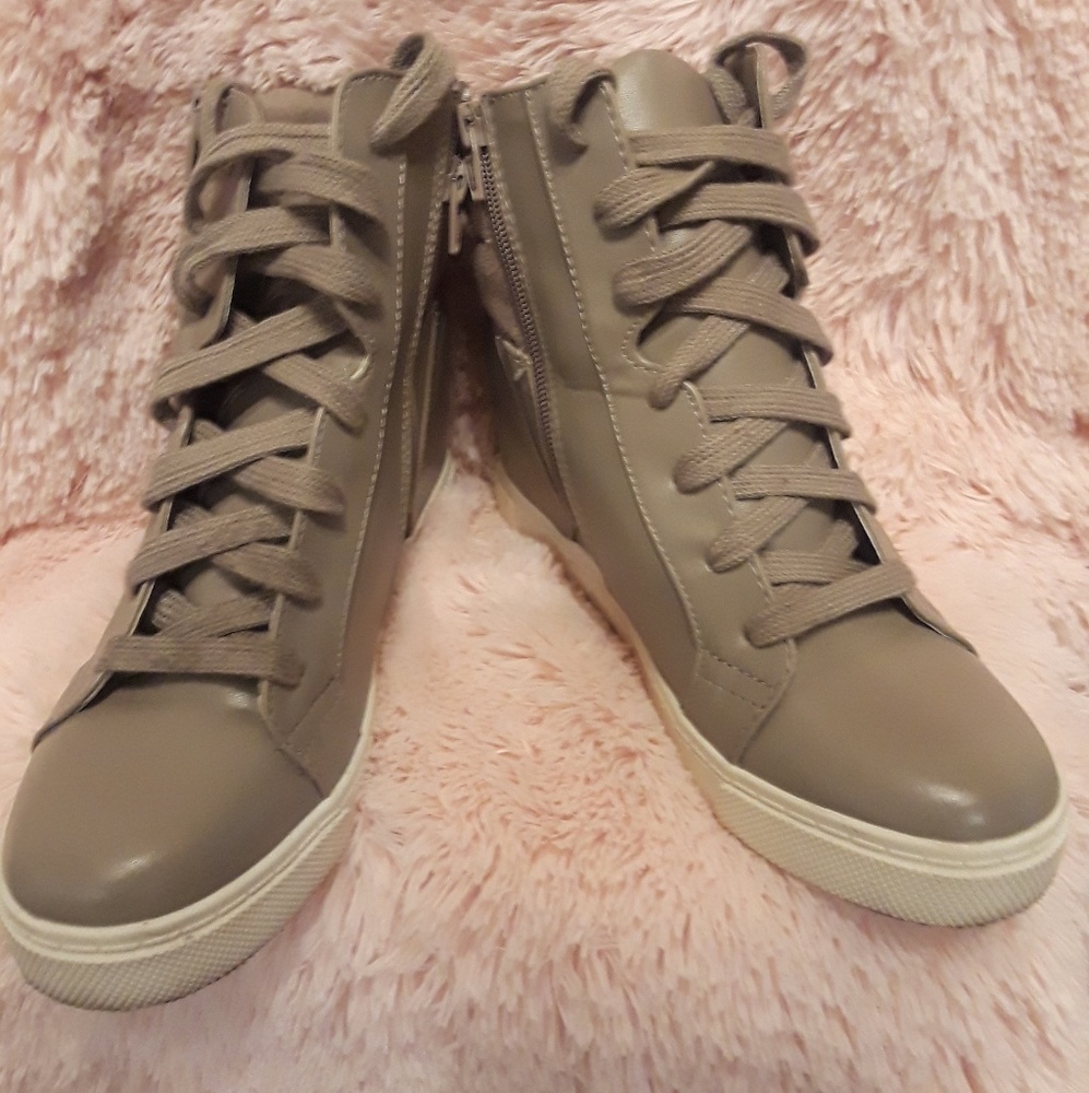 Gray leather wedge sneaker